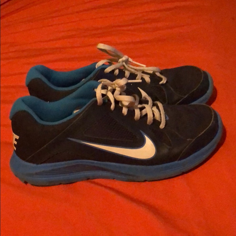 Nike tennis shoes